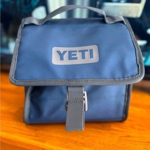 YETI DayTrip Lunch Bag in NAVY